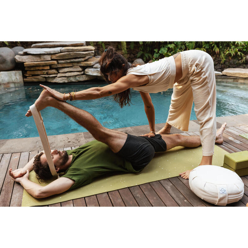 Damesbroek voor yogaretraites beige