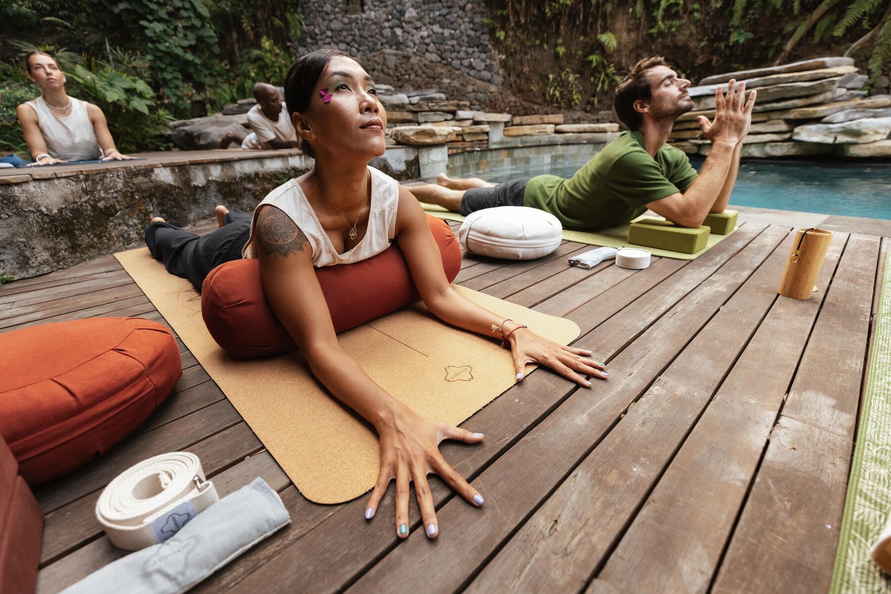 Wat is een yoga bolster en wat doe je ermee?