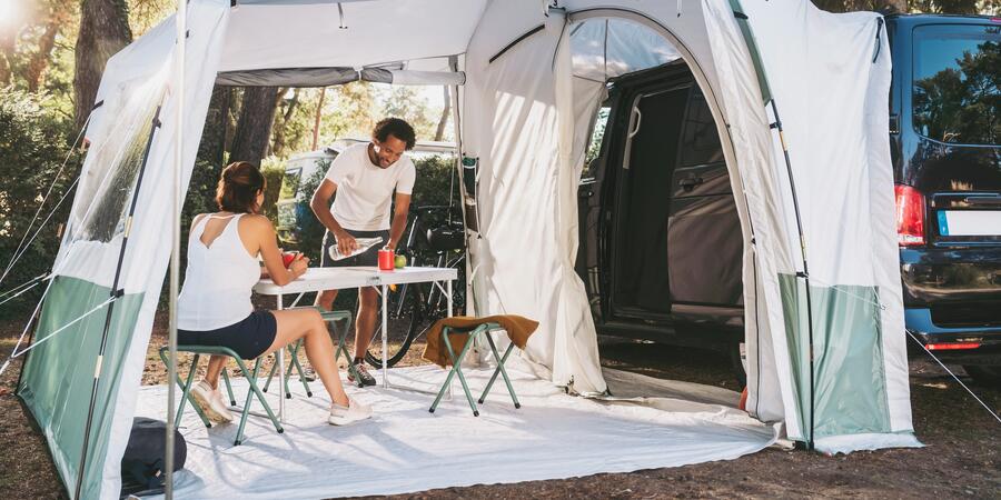 A tent that connects to your van: a whole new experience!