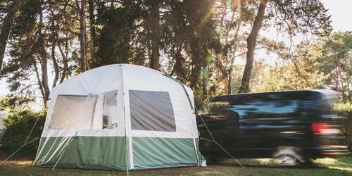 A tent that connects to your van: a whole new experience!