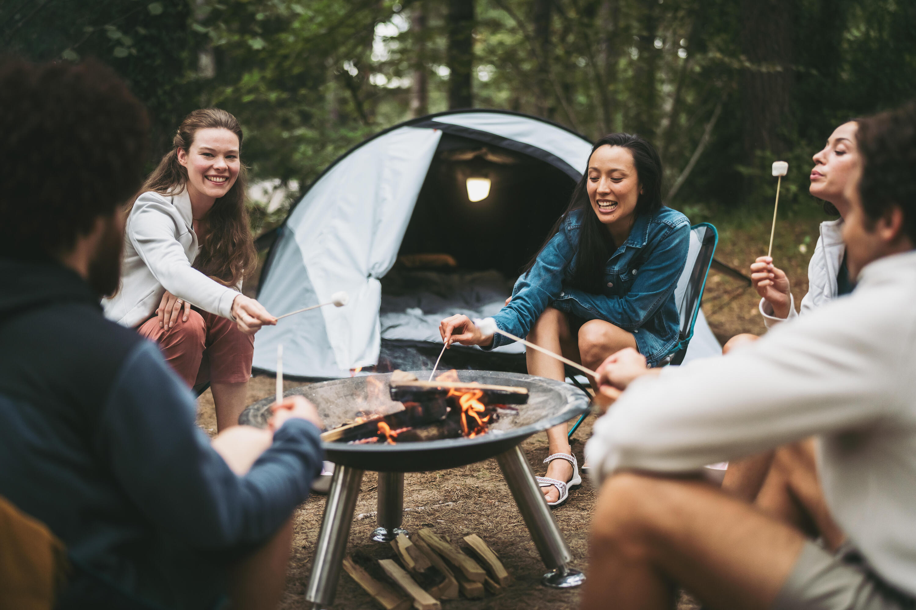 Kampvuur maken op de camping? 10 tips voor veilig vuur | Decathlon