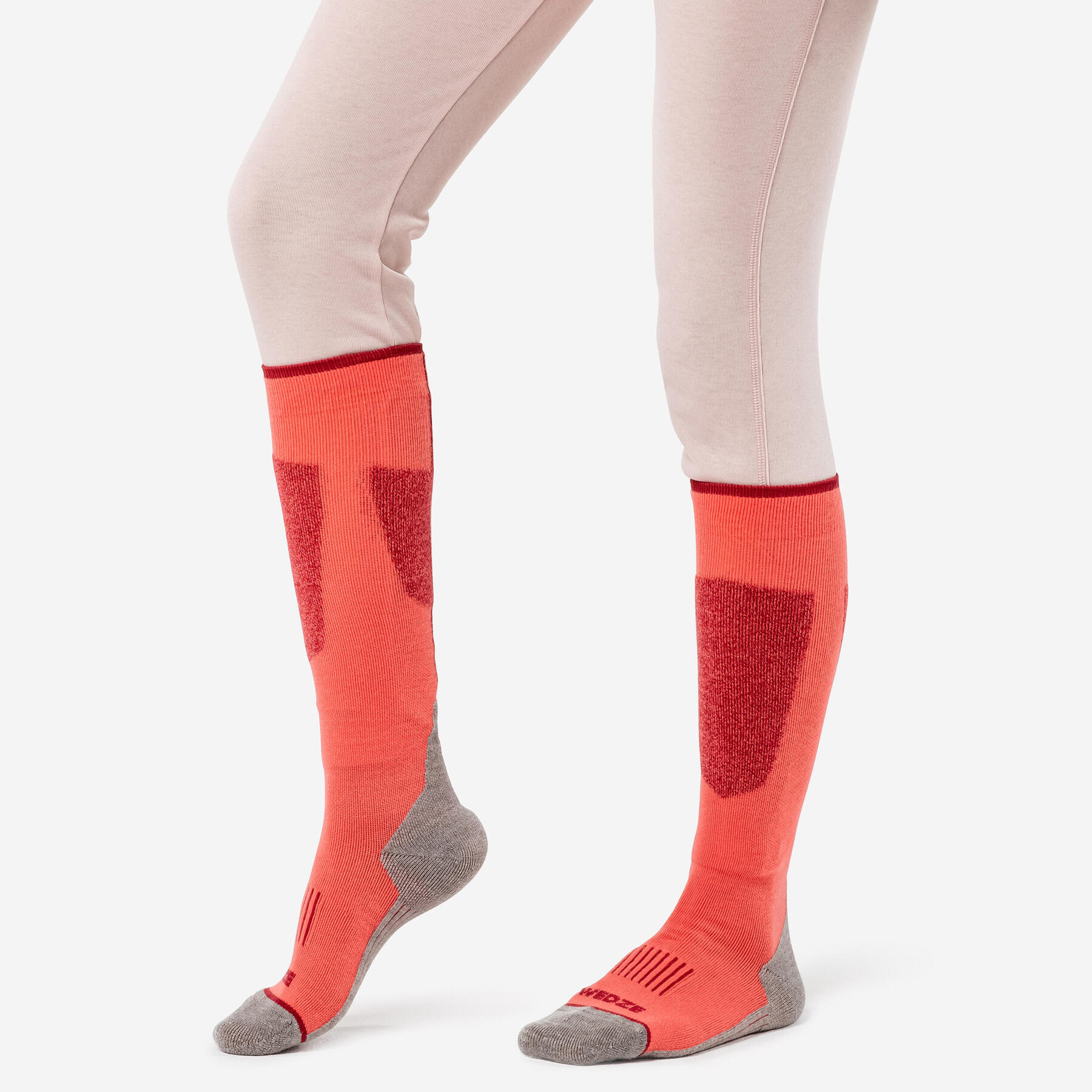 Comment choisir ses chaussettes de ski et de planche à neige?
