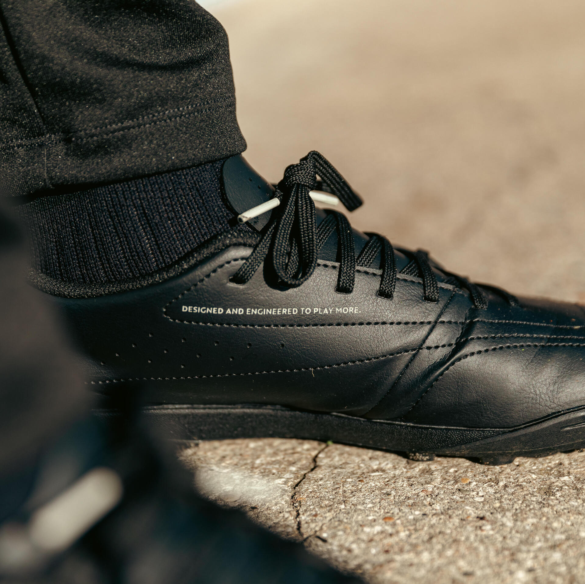 Adult Football Boots 100 Turf TF Black