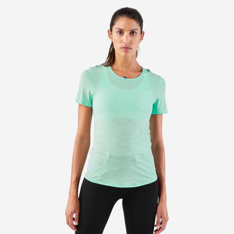 Laufshirt kurzarm Damen nahtlos Trailrunning - Run 500 Comfort hellgrün