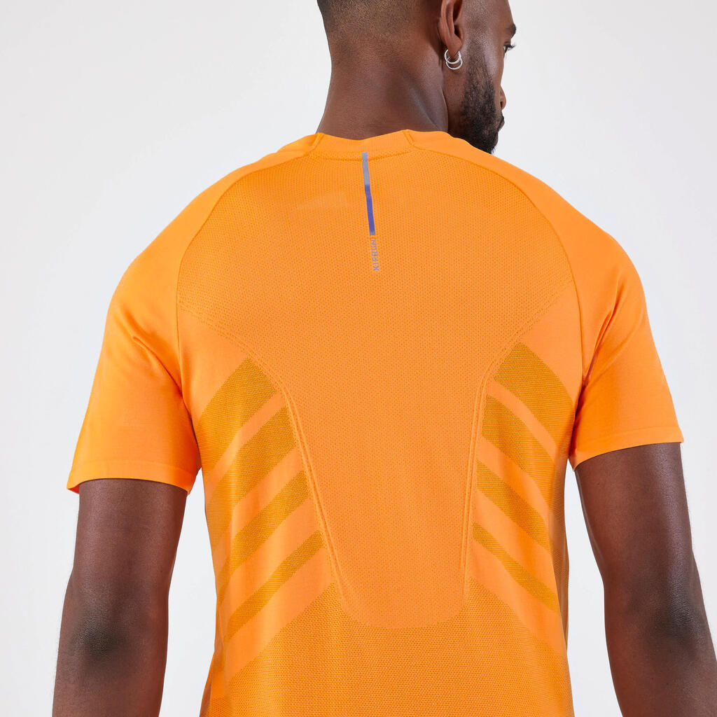 Men's KIPRUN Run 500 Comfort seamless running T-shirt - light orange