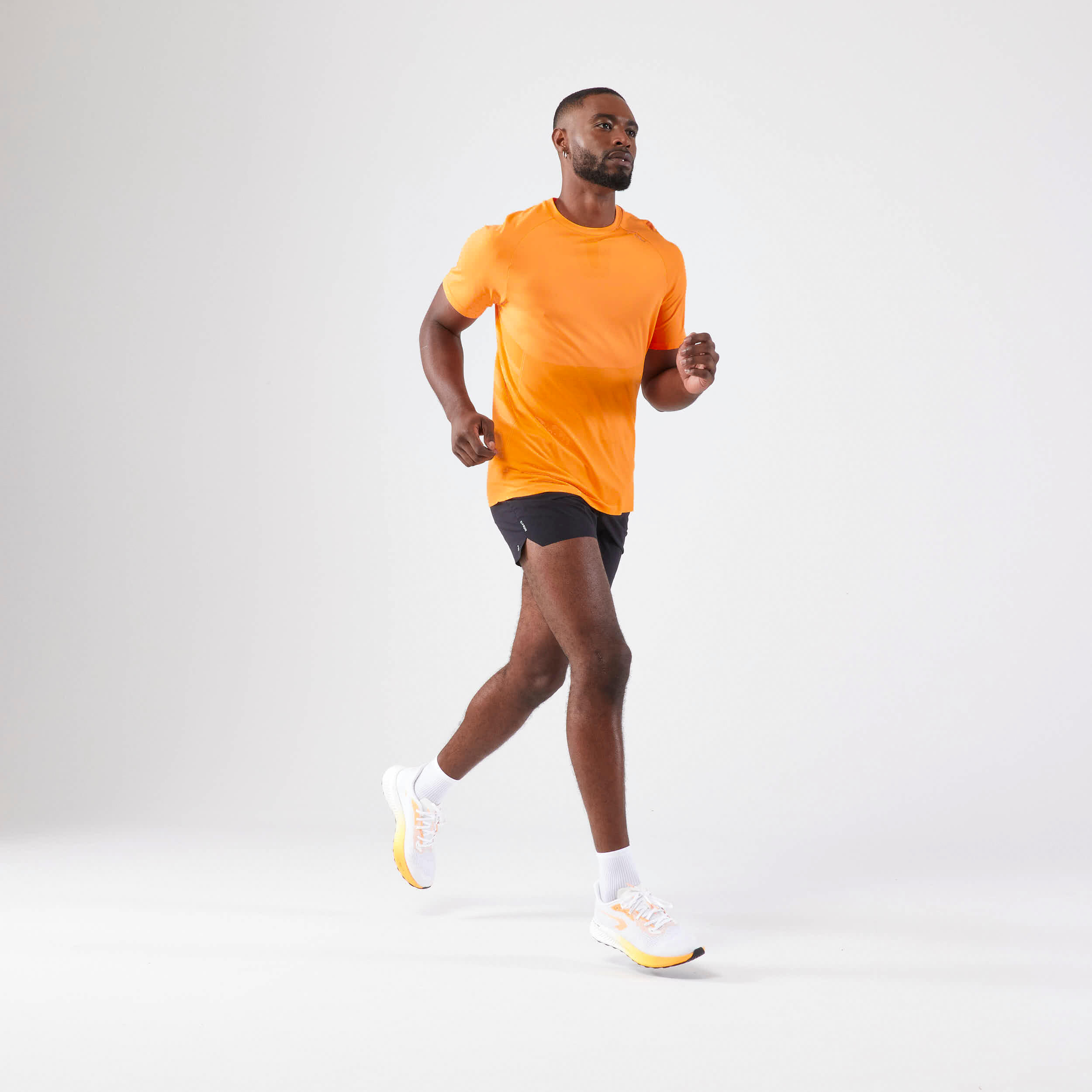Men's KIPRUN Run 500 Comfort seamless running T-shirt - light orange 2/6