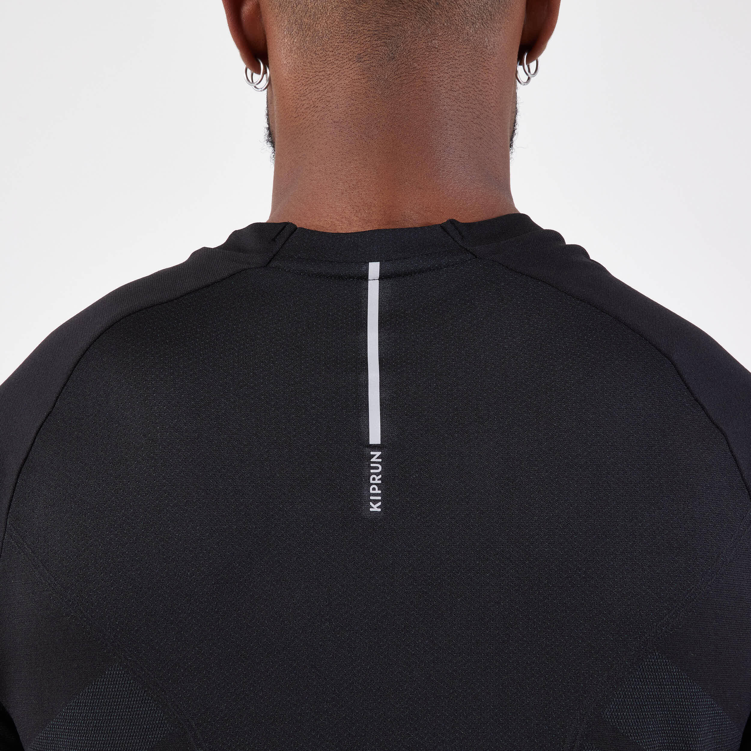Men's KIPRUN Run 500 Comfort seamless running T-shirt - black -  5