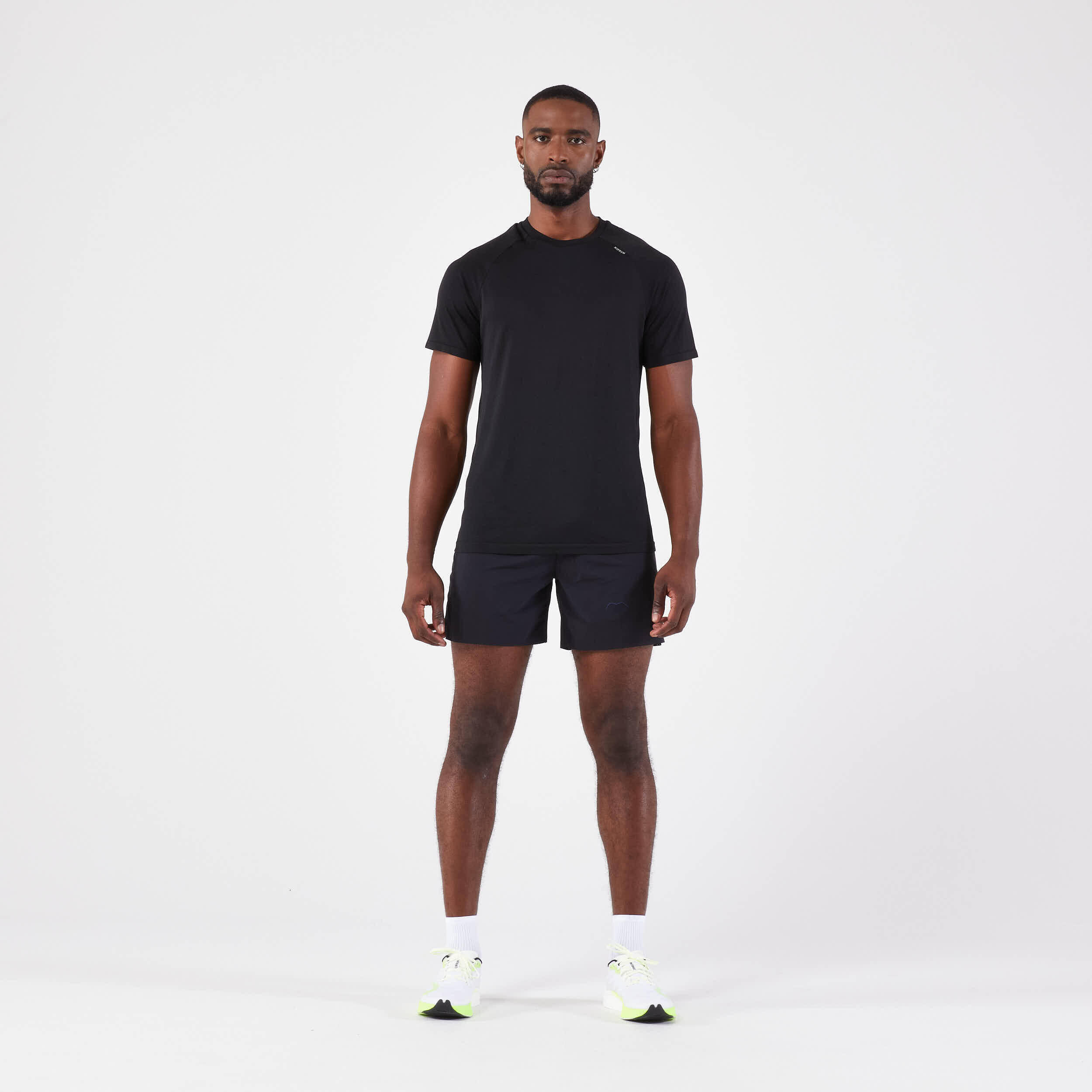 Men's KIPRUN Run 500 Comfort seamless running T-shirt - black -  2