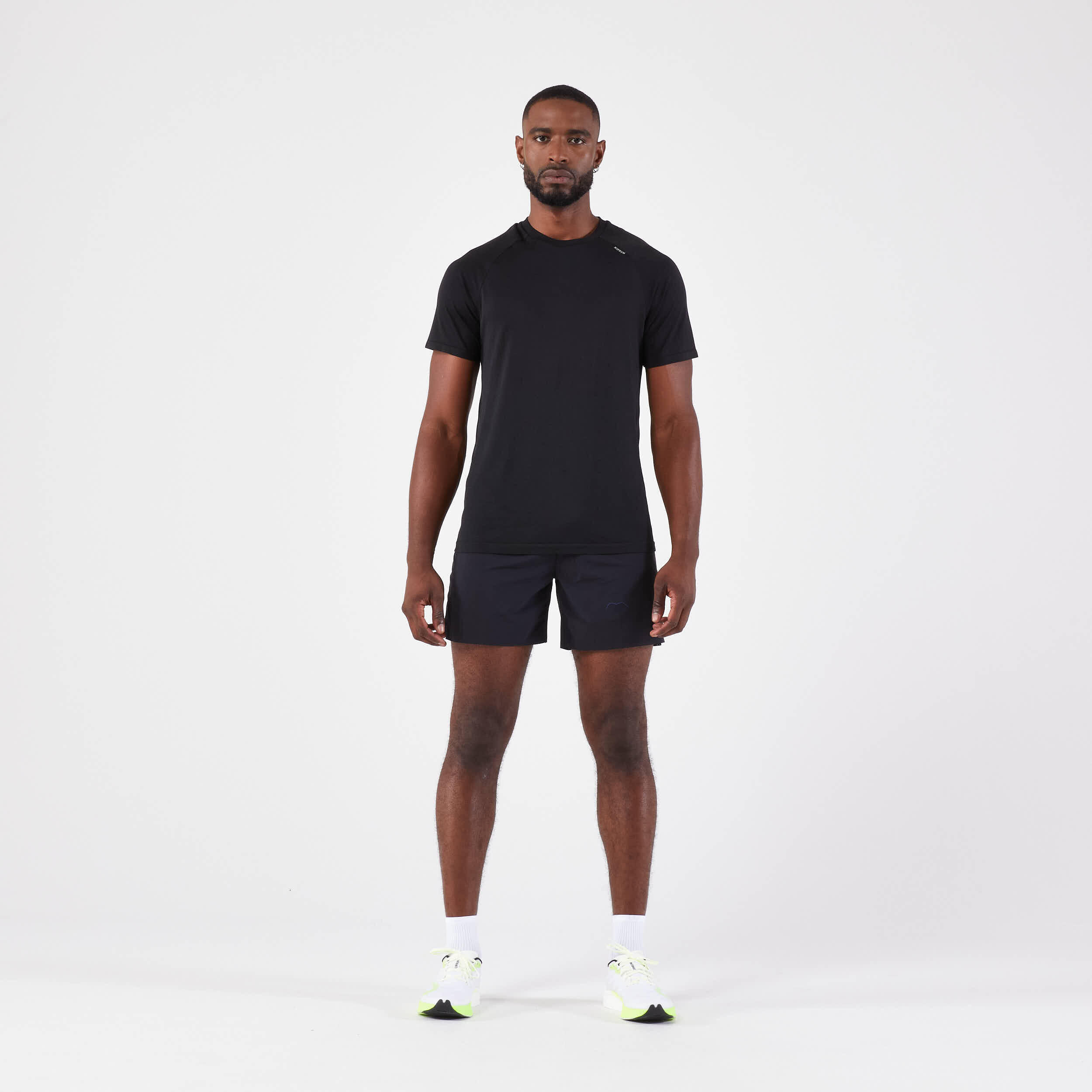 Men's KIPRUN Run 500 Comfort seamless running T-shirt - black 2/7