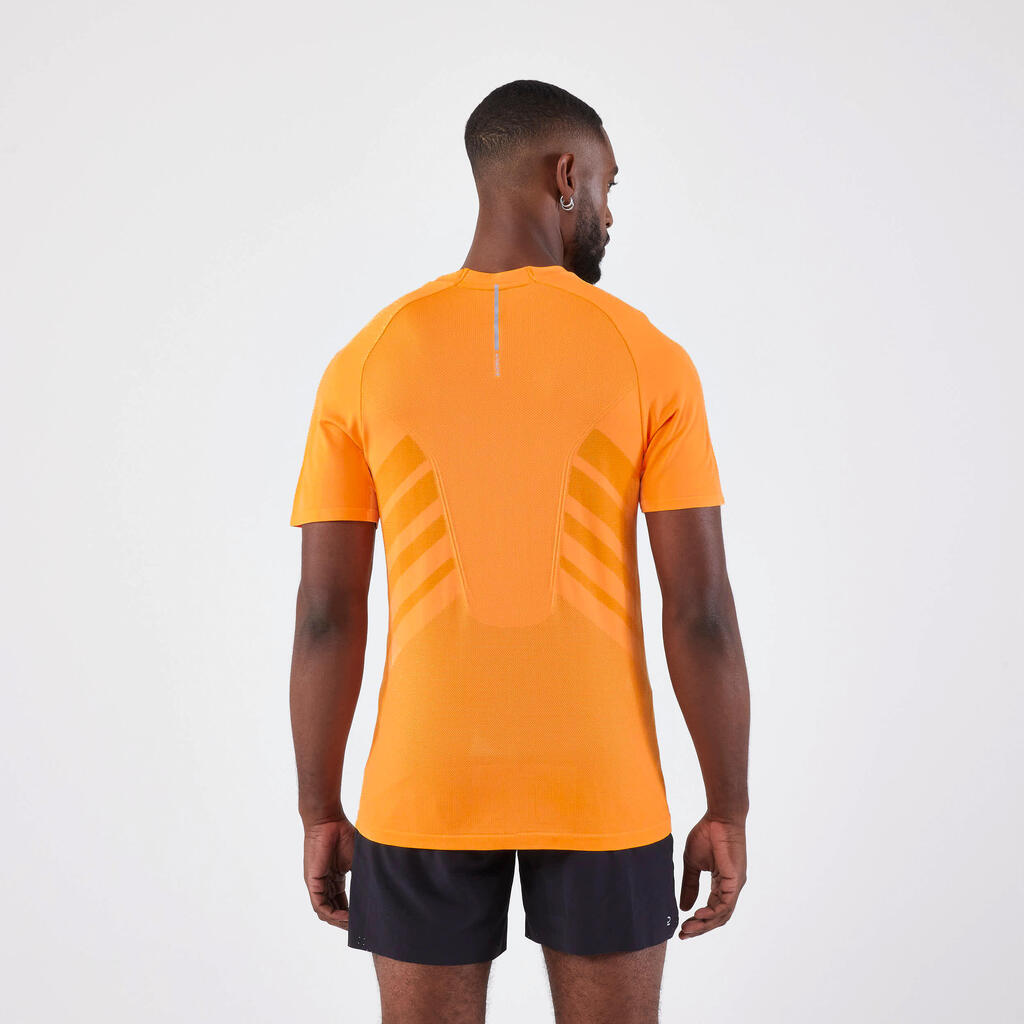 Pánske bežecké tričko Run 500 Confort bez švov svetlooranžové