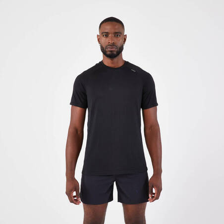 Kaos Lari Pria Kiprun Run 500 Comfort Seamless - Hitam