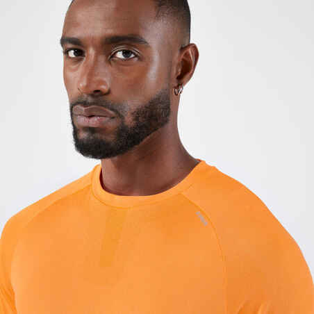 Men's KIPRUN Run 500 Comfort seamless running T-shirt - light orange