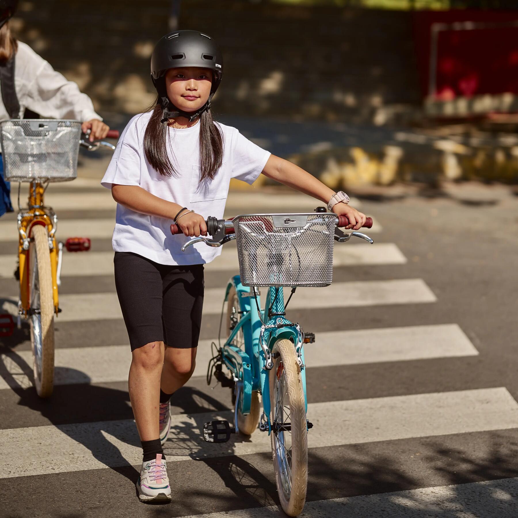 Dès 6 ans, apprenez-lui à faire du vélo en ville