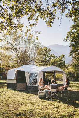 Tenttrailer met opblaasbare tent airseconds 4.2 f&b 4 personen 2 slaapruimtes