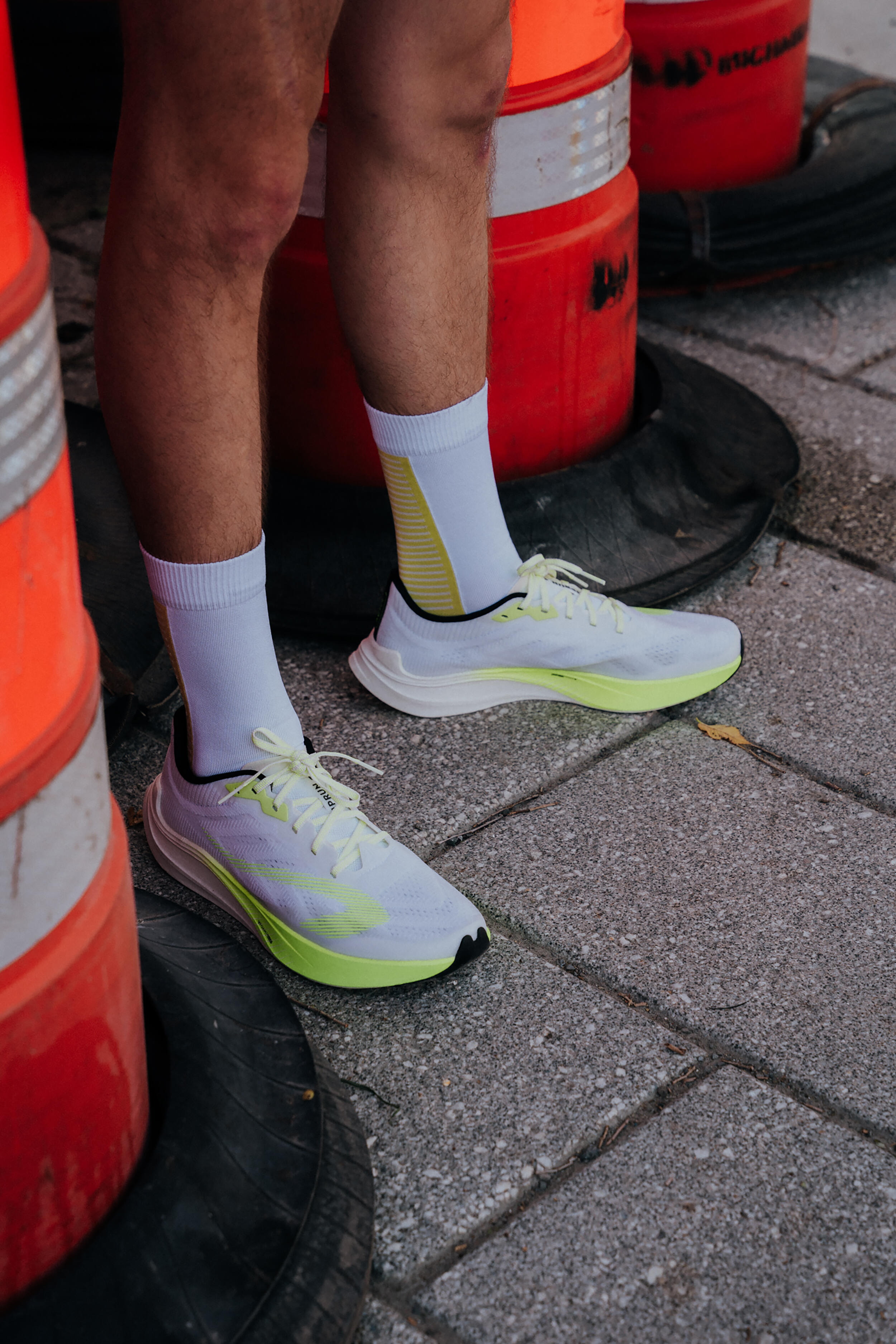 Chaussures de Running Homme, Kiprun Kipstorm Interval, Blanc et jaune 14/15