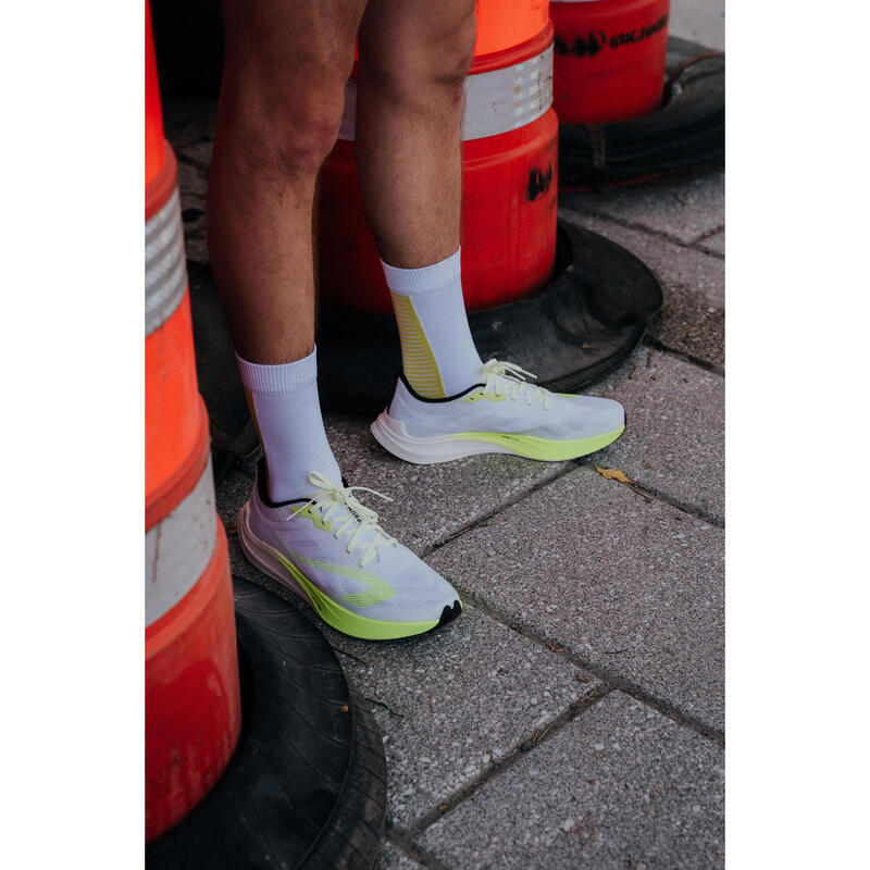 Hardloopschoenen voor heren KD900 Light wit/geel