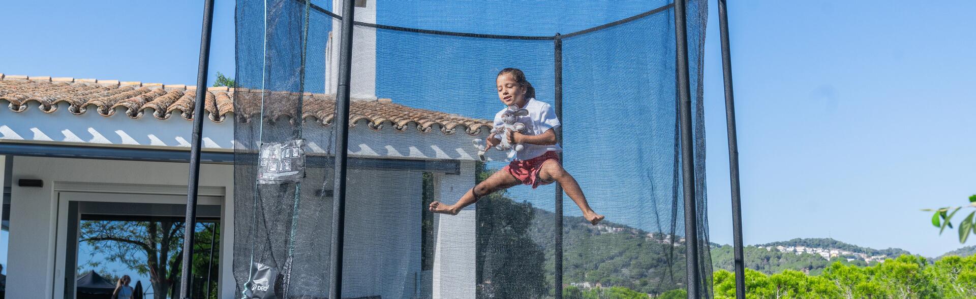 3 idées de jeu pour pratiquer le trampoline en toute sécurité 