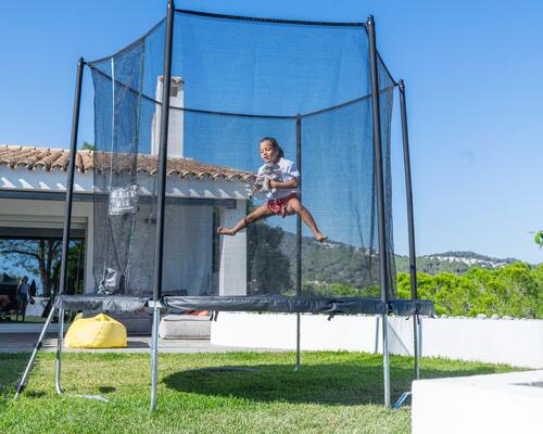 3 idées de jeu pour pratiquer le trampoline en toute sécurité 