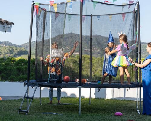 Trampoline : comment l’entretenir à l’arrivée des beaux jours ?