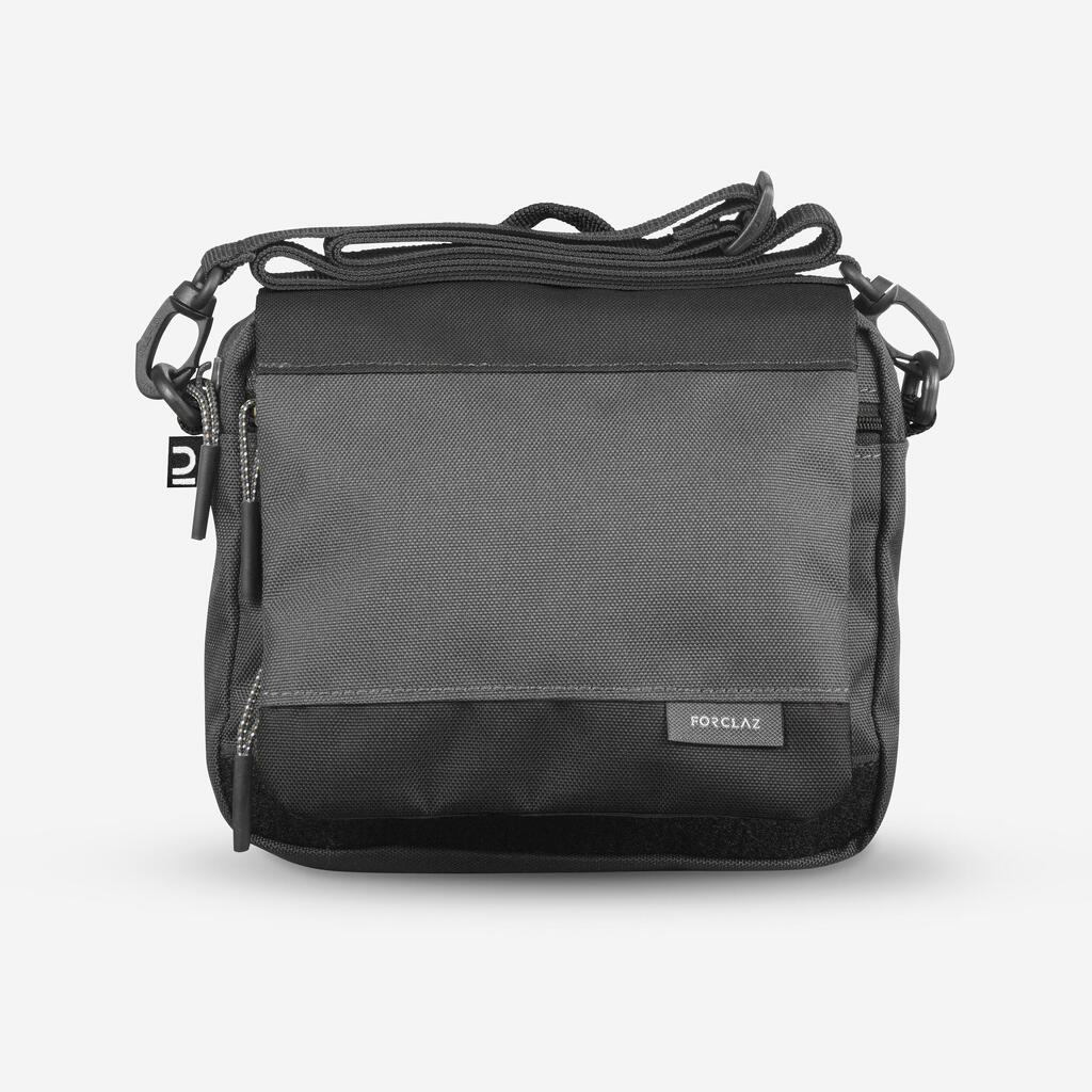 Bolso pequeño multibolsillos para trekking de viaje Forclaz café