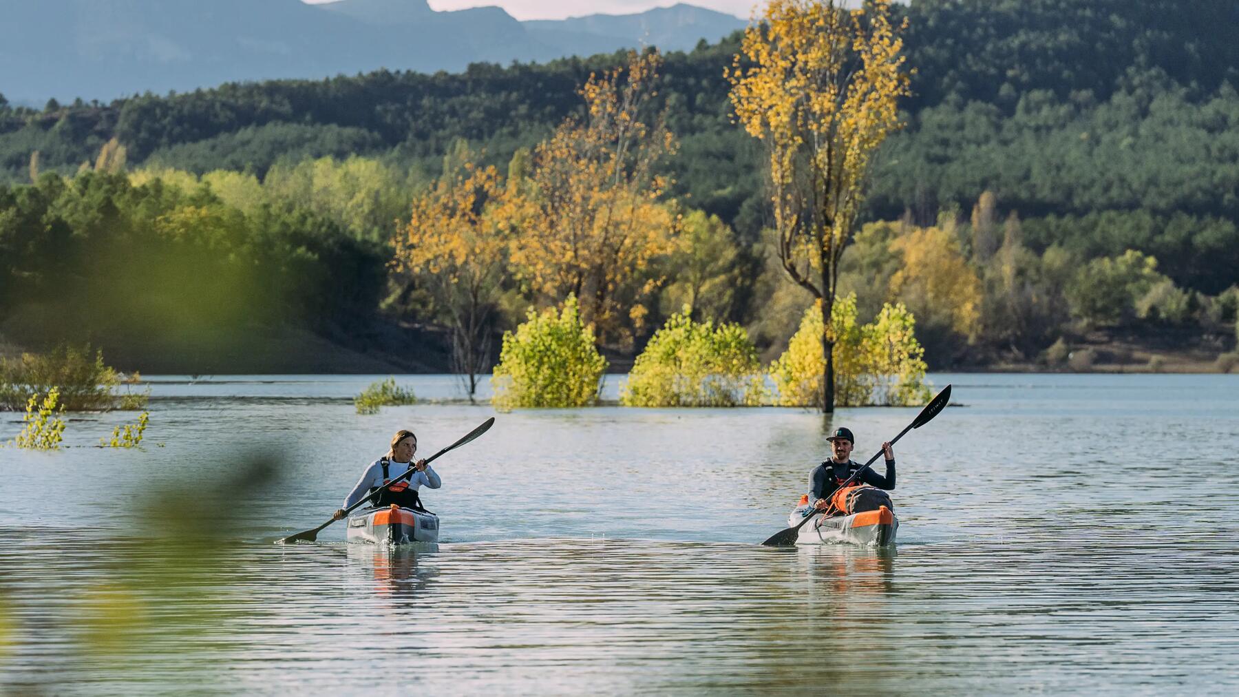 Beim Kanufahren können Schwimmwesten lebenswichtig sein