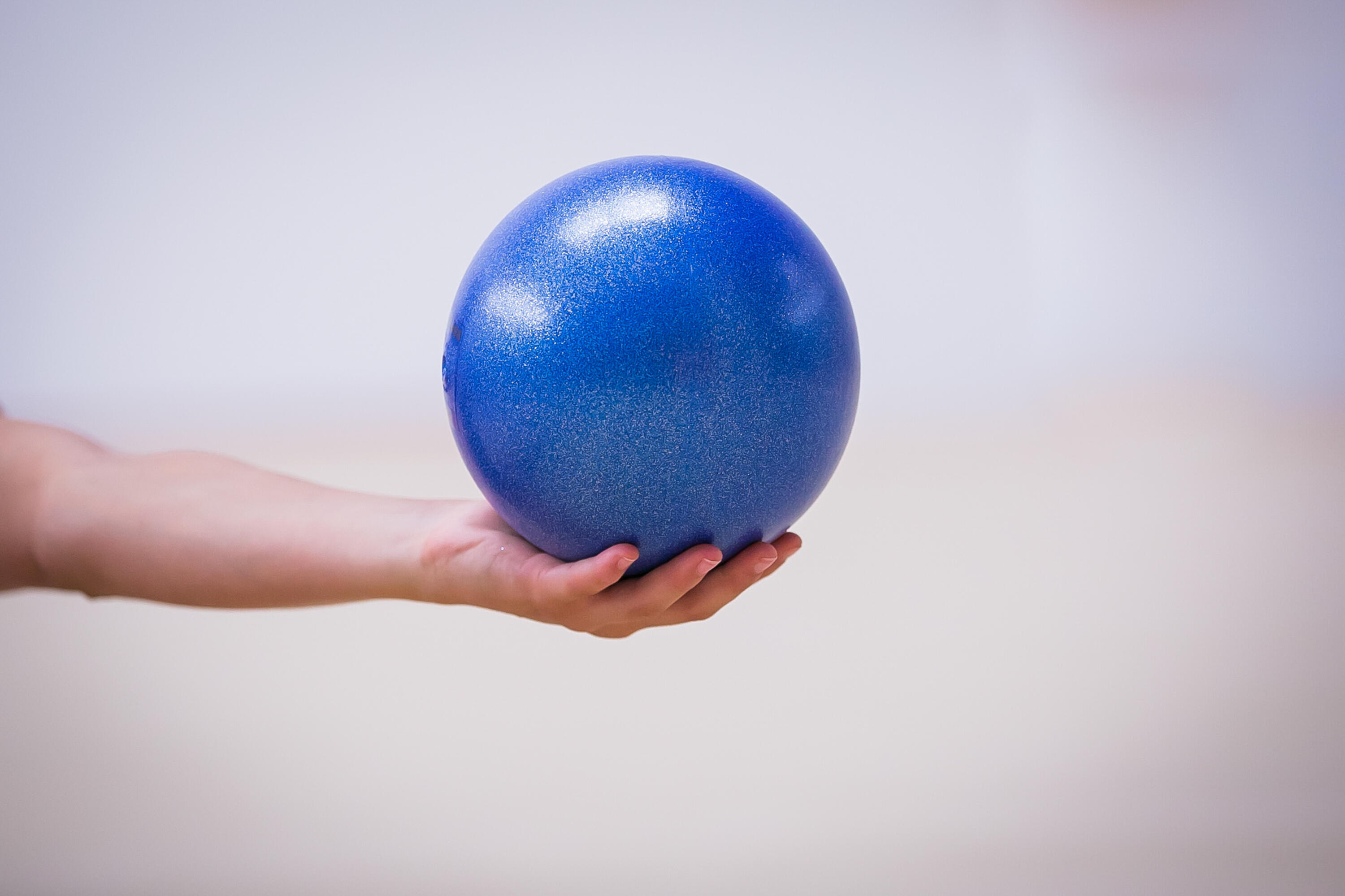 DOMYOS Pelota Gimnasia Rítmica Azul Arándano 185 mm