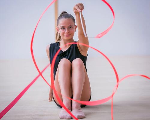 CE ESTE GIMNASTICA RITMICĂ ȘI CE BENEFICII OFERĂ