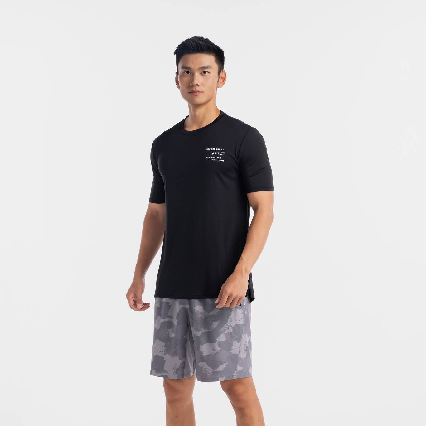 Kaos Olahraga Pria Berventilasi & Lengan Pendek Essential - Hitam