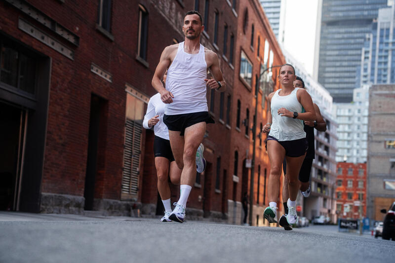 Come scegliere l'abbigliamento da corsa? | DECATHLON
