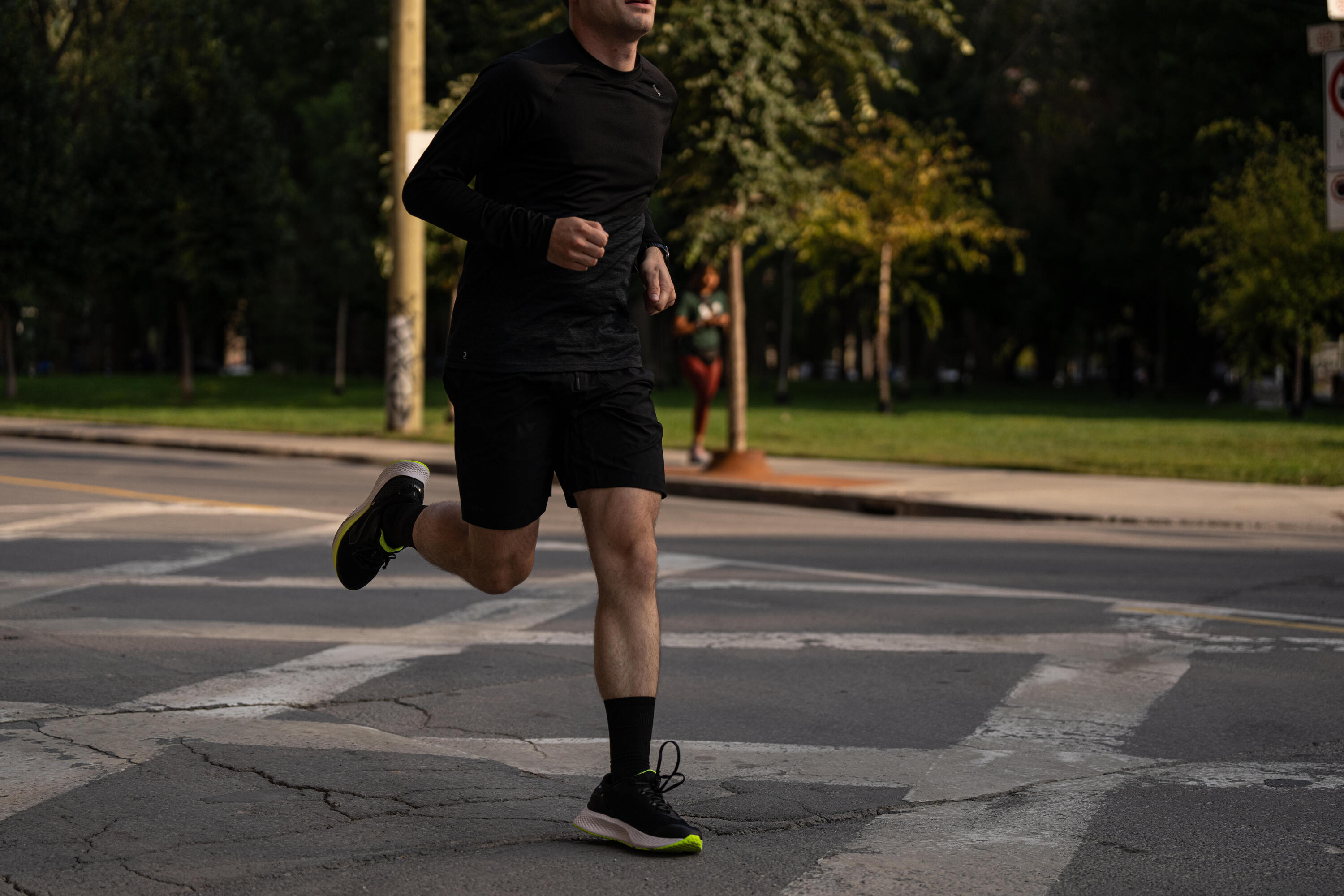 Chaussure de running homme kiprun ks500 2 noir jaune 16/18