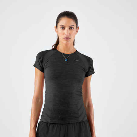 Camiseta de running trail Run 500 Confort slim sin costuras para Mujer negro