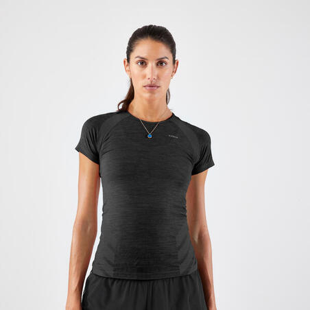T-shirt för löpning - RUN 500 COMFORT SLIM - sömlös dam grå/svart 