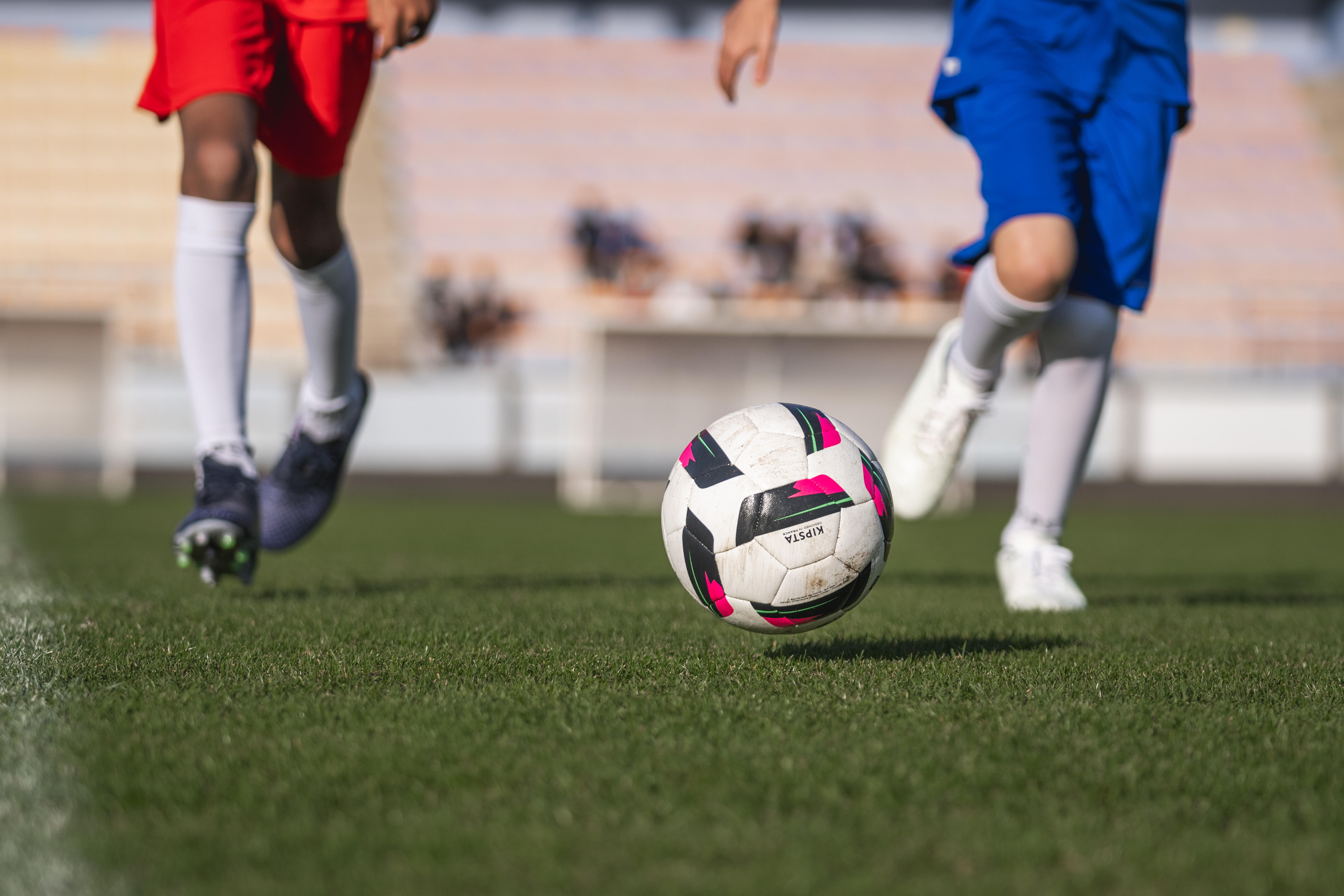 Size 4 Machine-Stitched Soccer Training Ball - KIPSTA