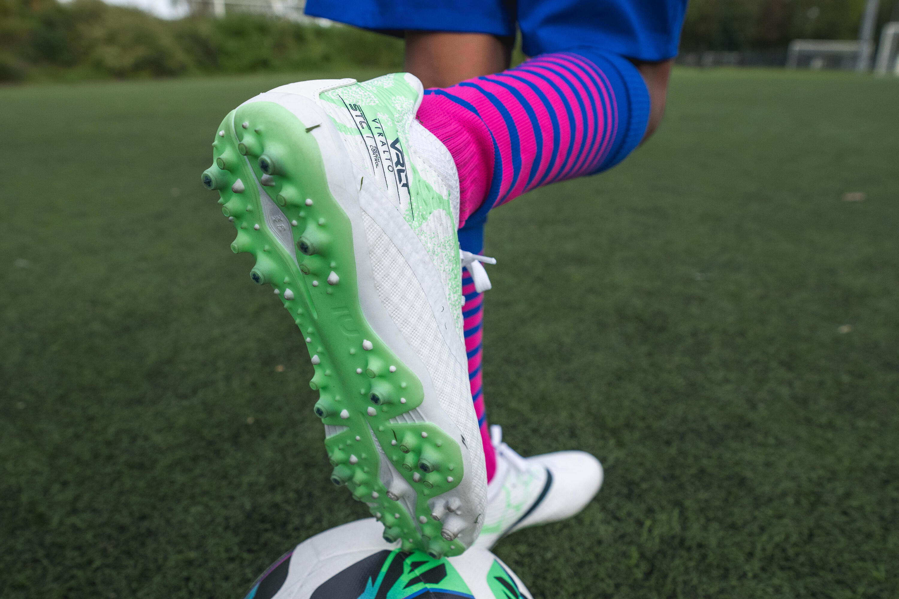 Calcetines de futbol azul con rosa para niños Viralto 8/8