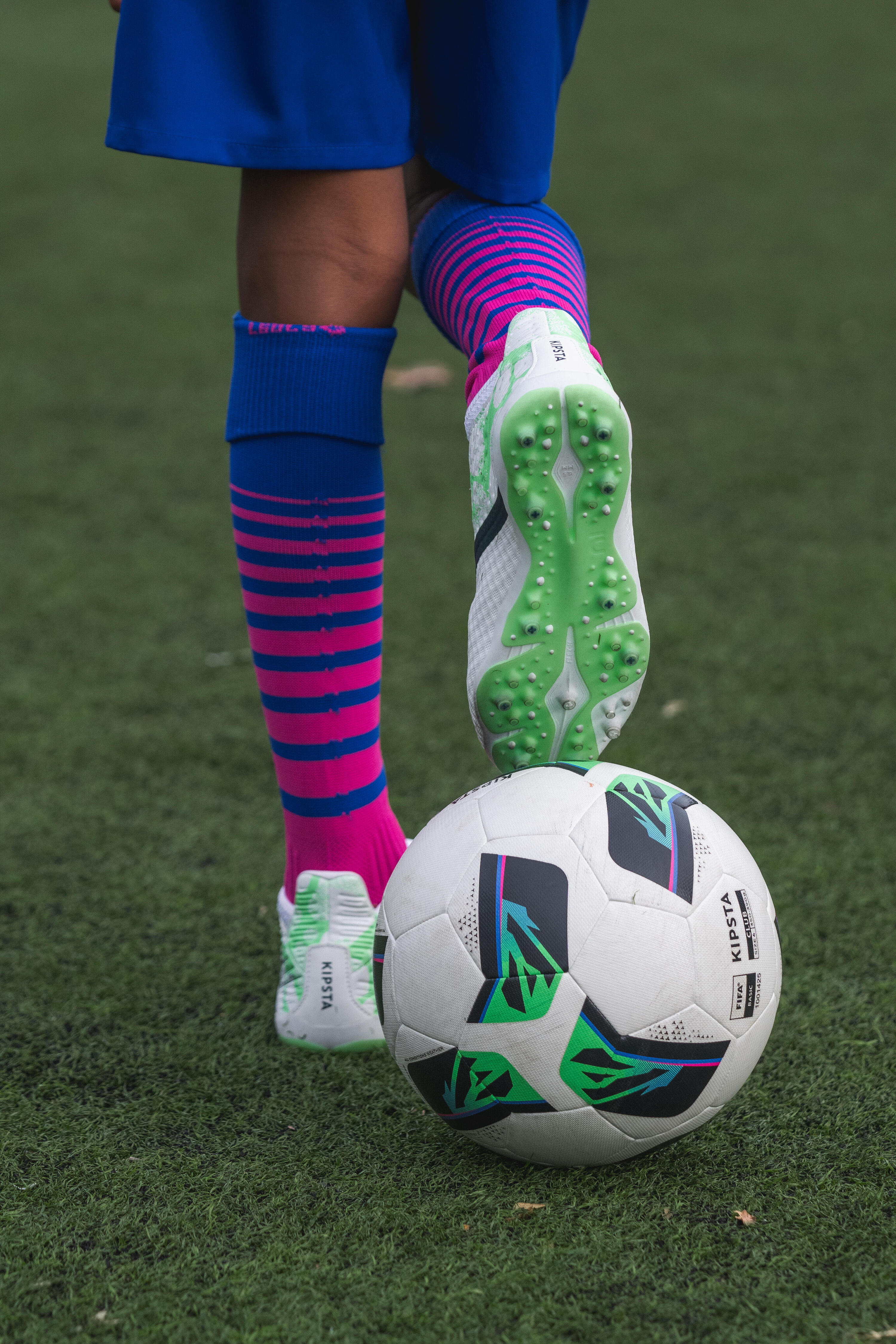 Calcetines de futbol azul con rosa para niños Viralto 7/8