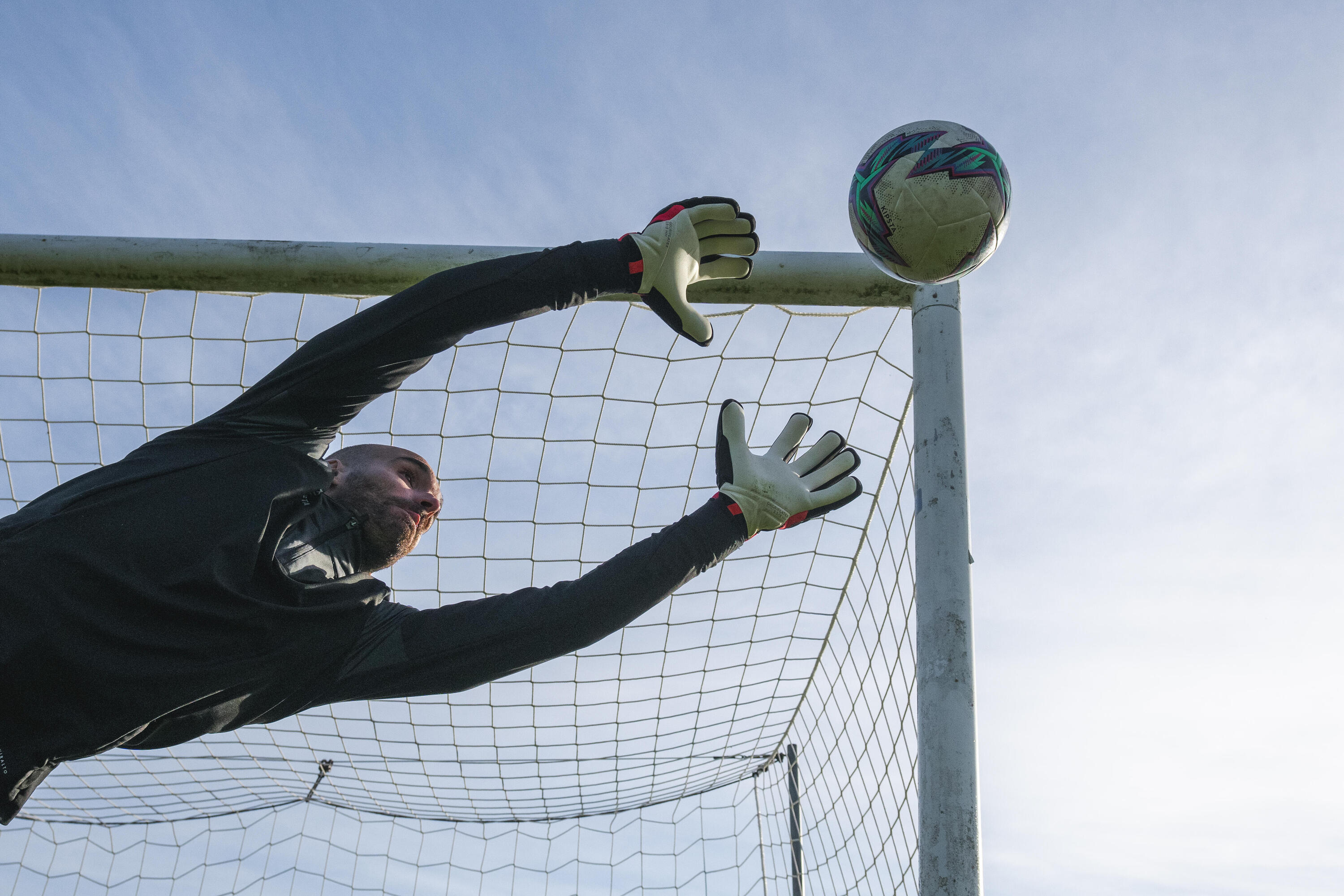 LUVAS DE GUARDA-REDES FUTEBOL ADULTO VRLT 900 COM PROTEÇÃO DOS DEDOS 13/18