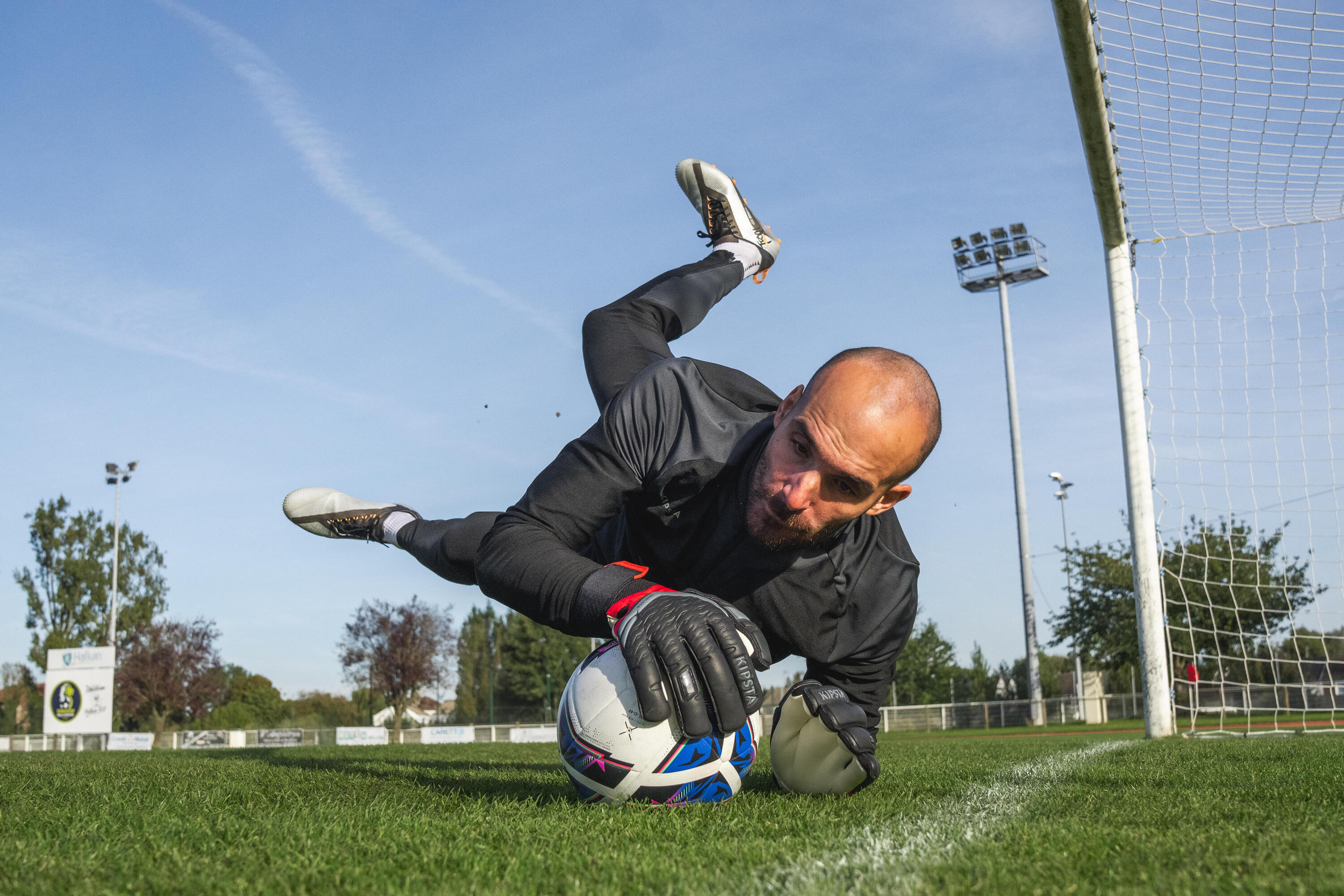 LUVAS DE GUARDA-REDES FUTEBOL ADULTO VRLT 900 COM PROTEÇÃO DOS DEDOS 12/18