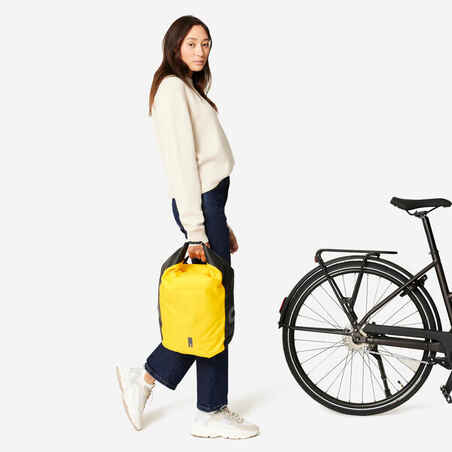 Neperšlampamas ant bagažinės tvirtinamas dviračio krepšys „500“, 20 l, geltonas
