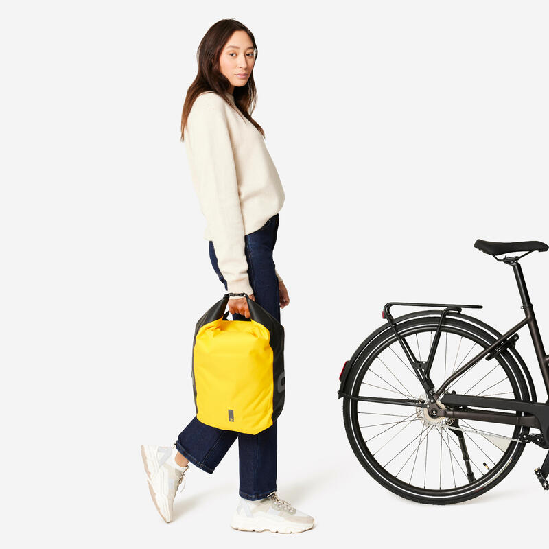 SACOCHE VELO SUR PORTE-BAGAGES 500 20L IMPERMEABLE JAUNE