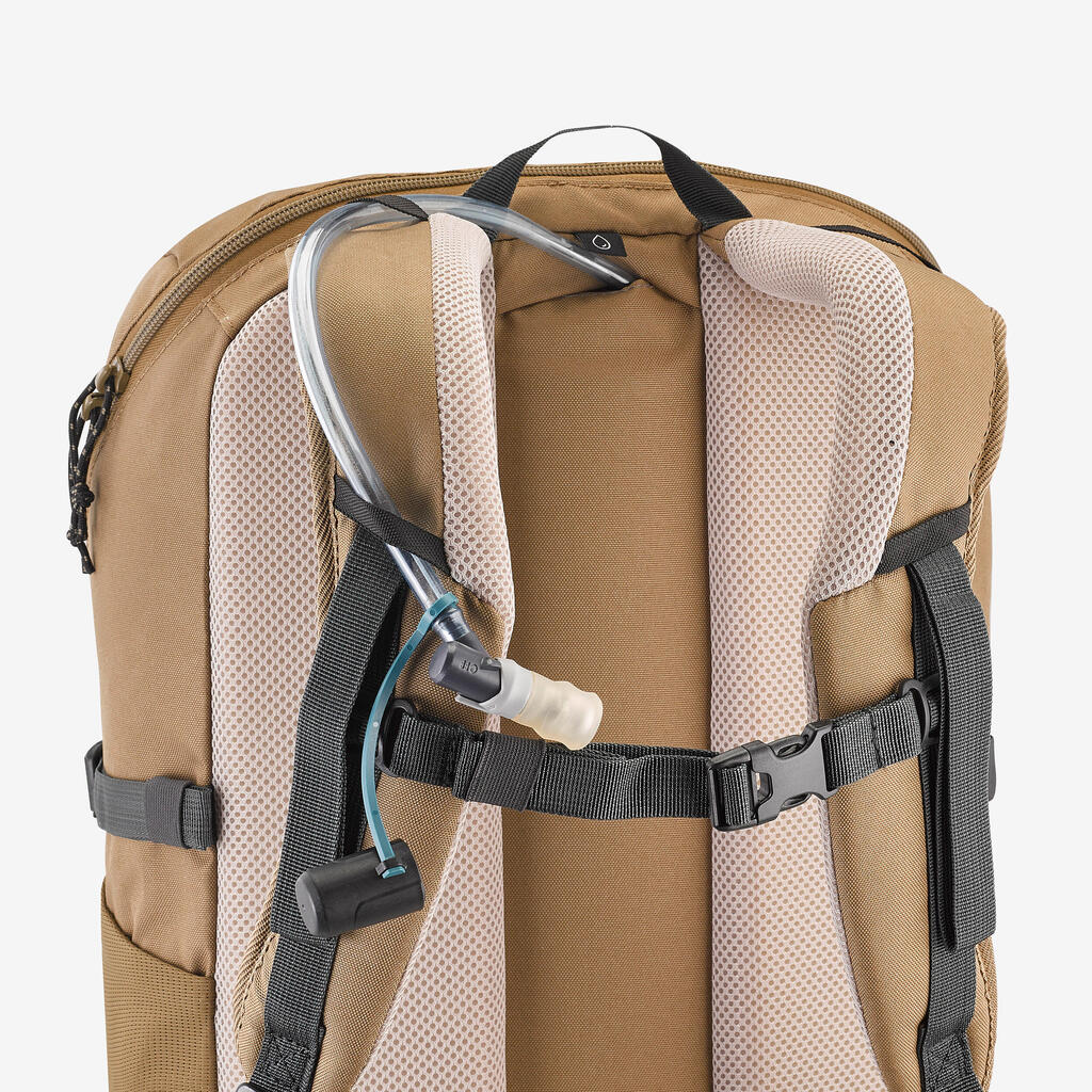 Turistický batoh NH Arpenaz 500 s objemom 30 litrov kaki