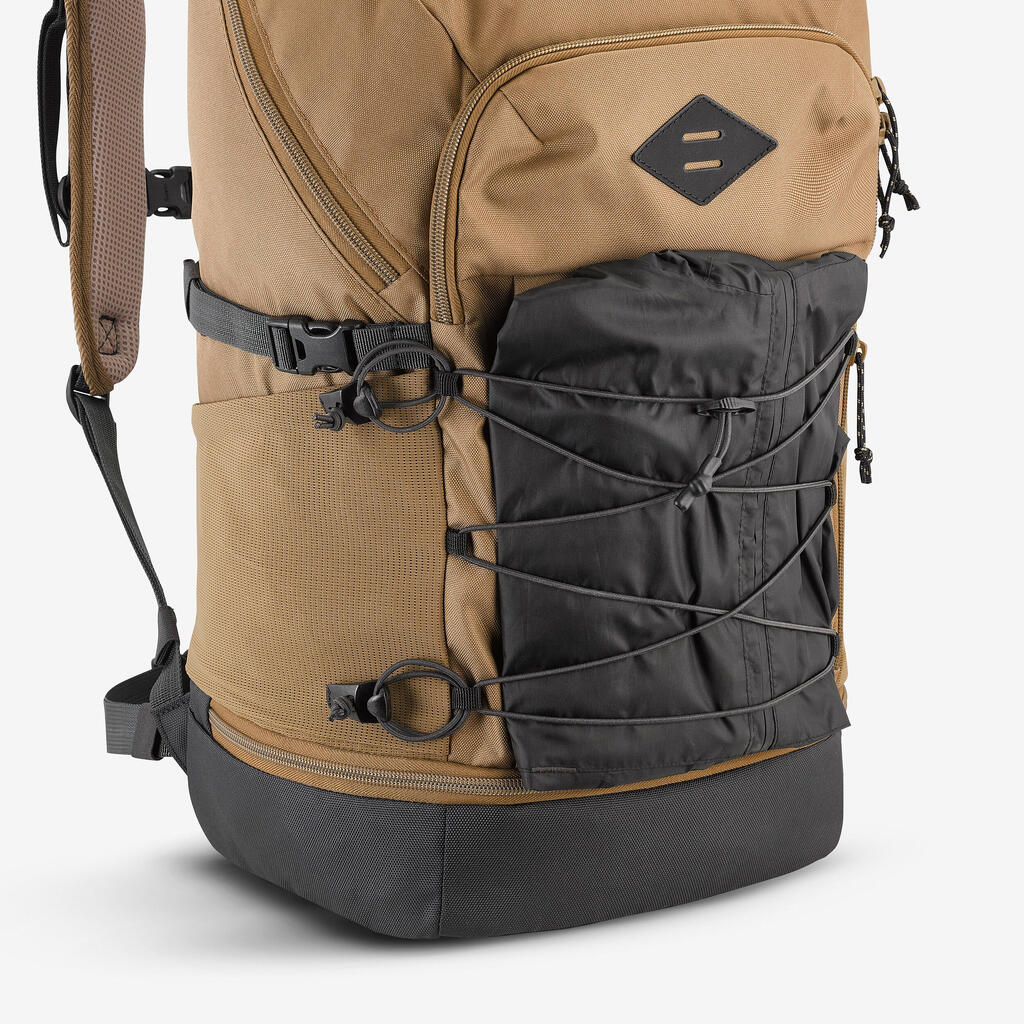 Turistický batoh NH Arpenaz 500 s objemom 30 litrov kaki