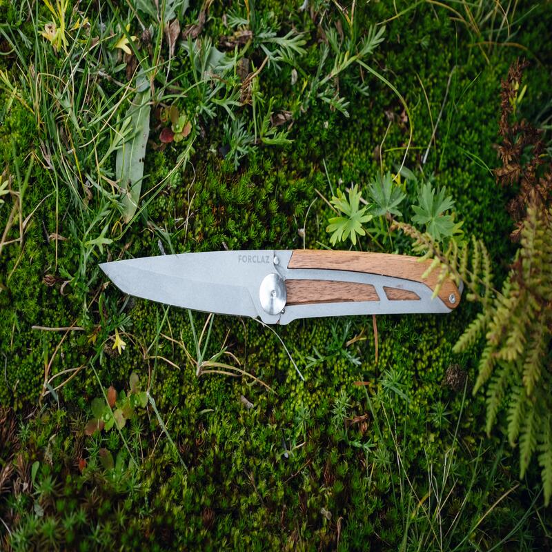 Nóż turystyczny składany Forclaz MT500 z rękojeścią z drewna 