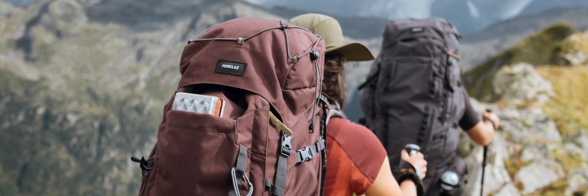 Ausrüstungsliste für eine Trekkingtour in den Bergen 