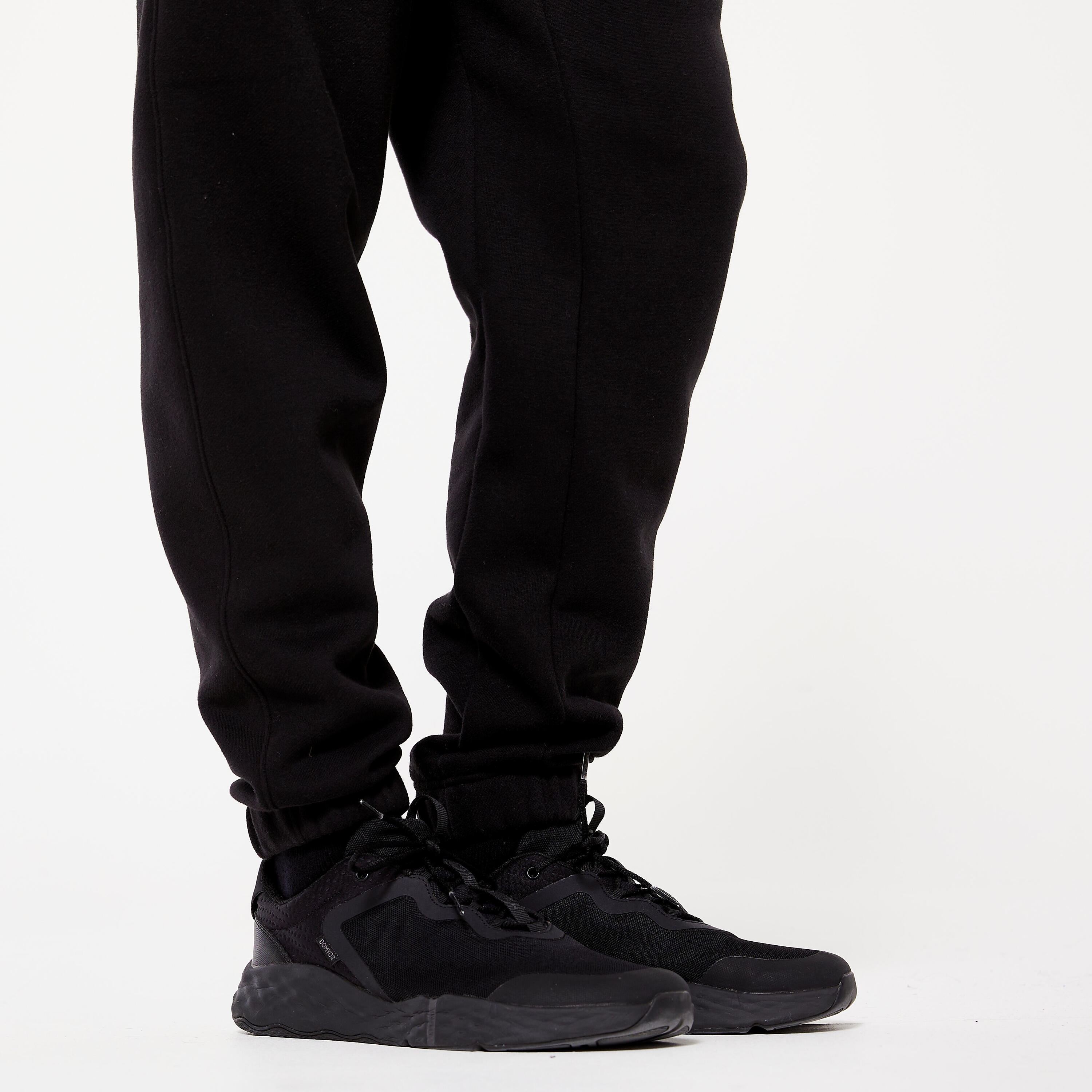 Pantaloni tuta uomo regular fit felpati con tasche con zip neri 7/8