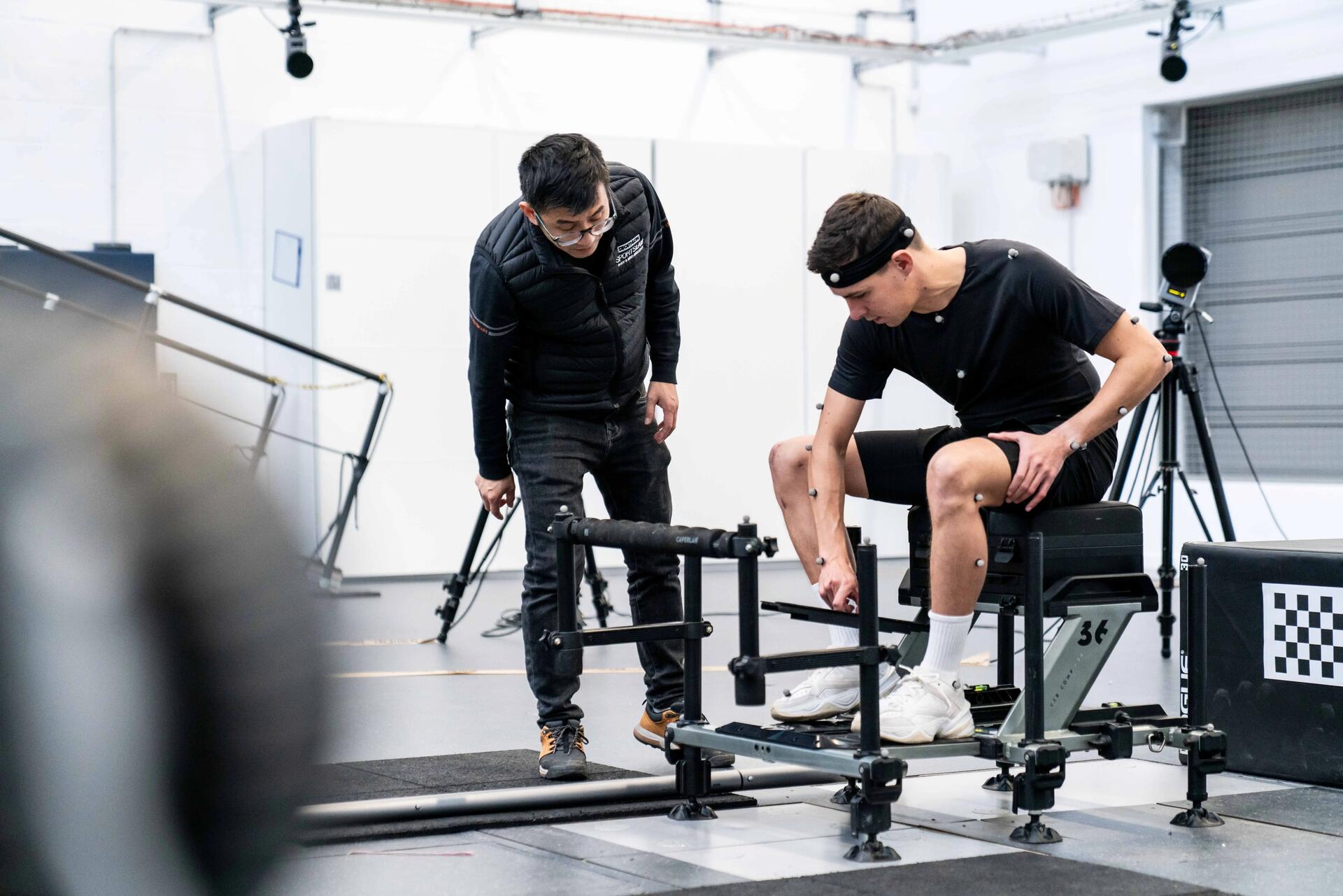 THE SPORTSLAB: OUR LAB ANALYSING THE SPORTSWOMEN AND MEN'S BODY