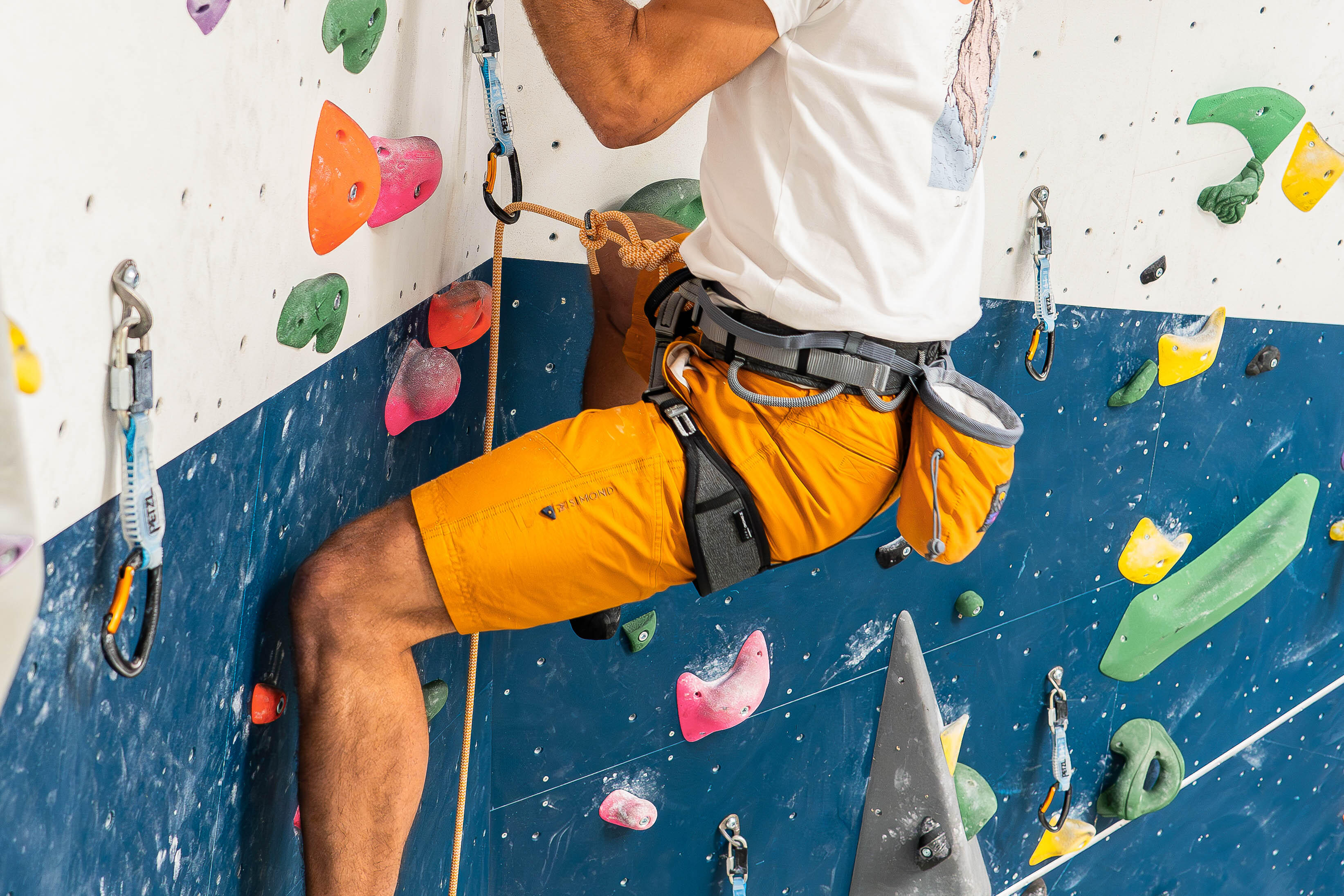 MEN S STRETCHY CLIMBING SHORTS VERTIKA OCHRE