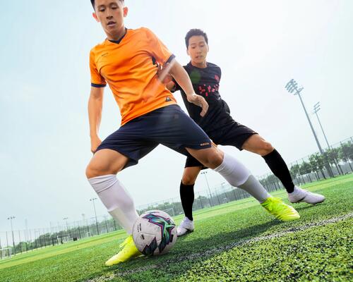 Jeunes femmes célébrant un but lors d'une partie de soccer