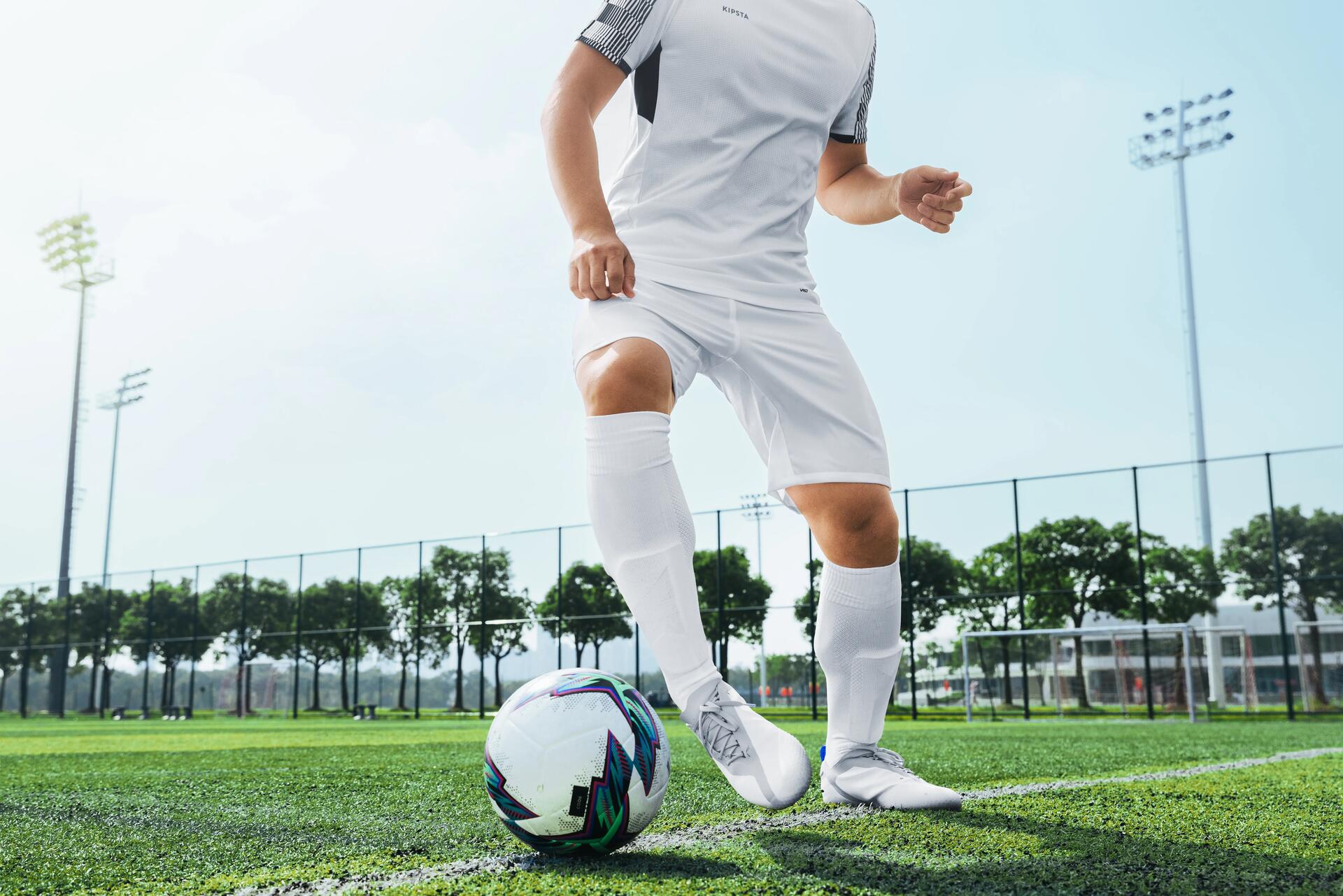 ¿Sabes cuál balón de fútbol elegir según el tipo de jugador?