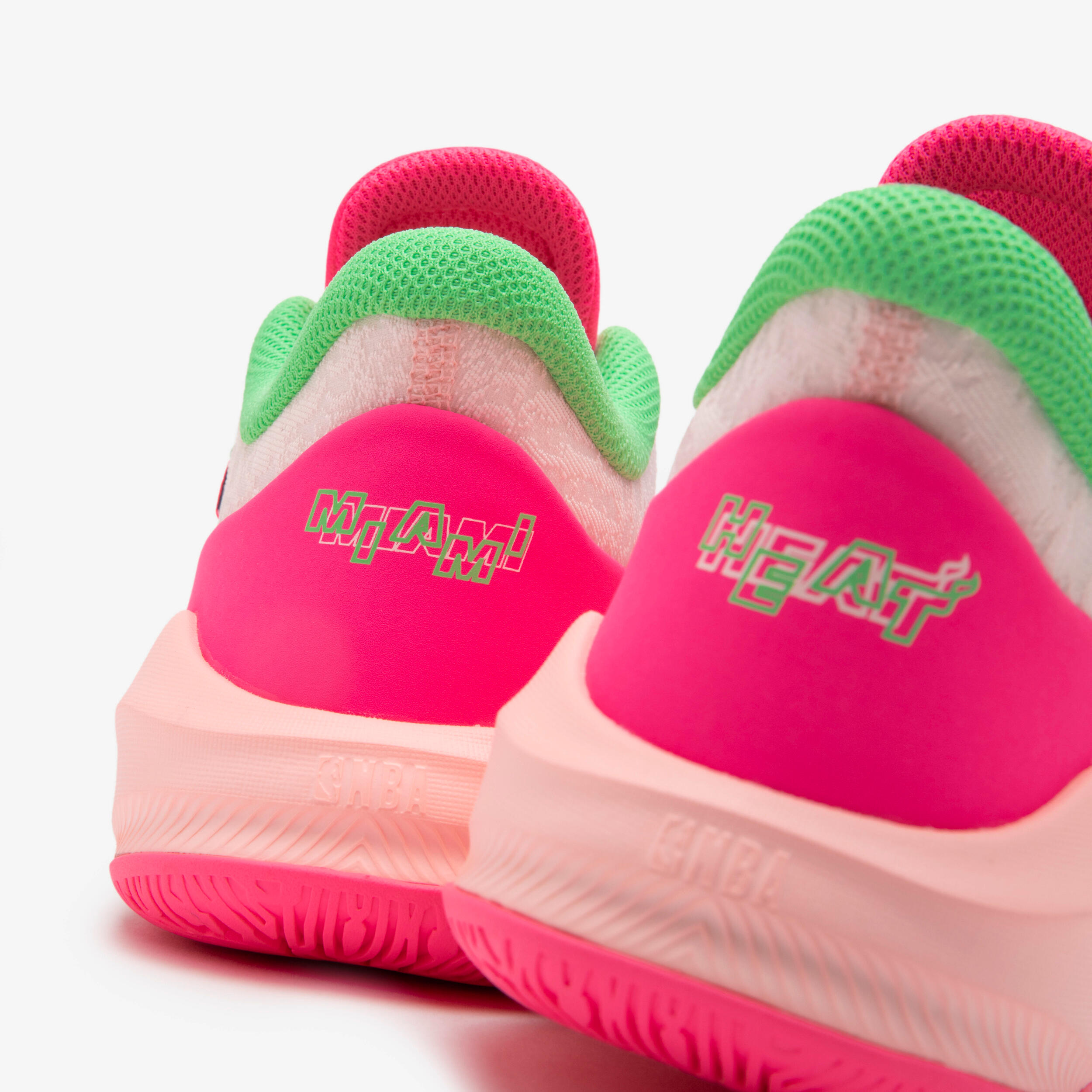 Miami Heat basketbalschoenen kind FAST 900 LOW-1 NBA roze 6/10