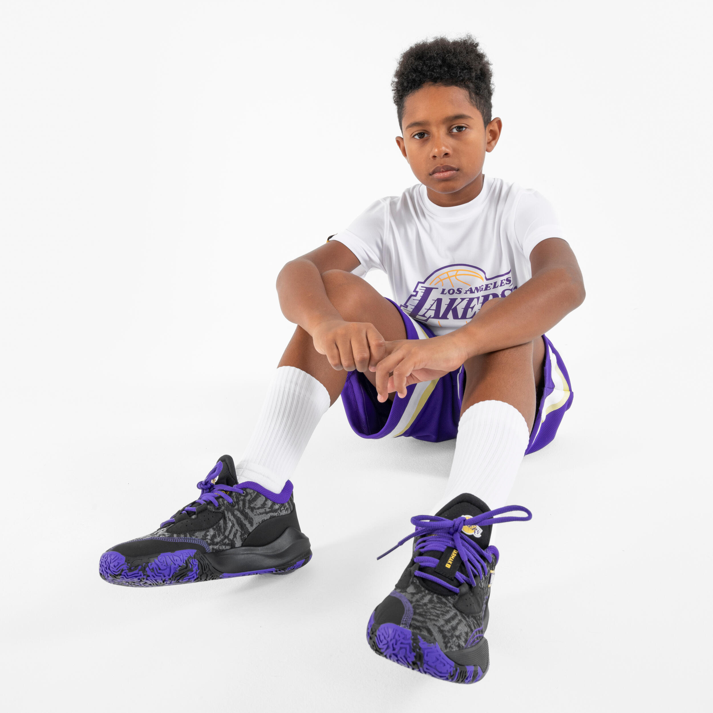 Boys basketball shoes black online